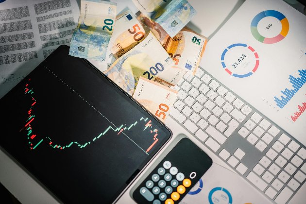 Офіційний курс євро вперше перевищив 48 грн